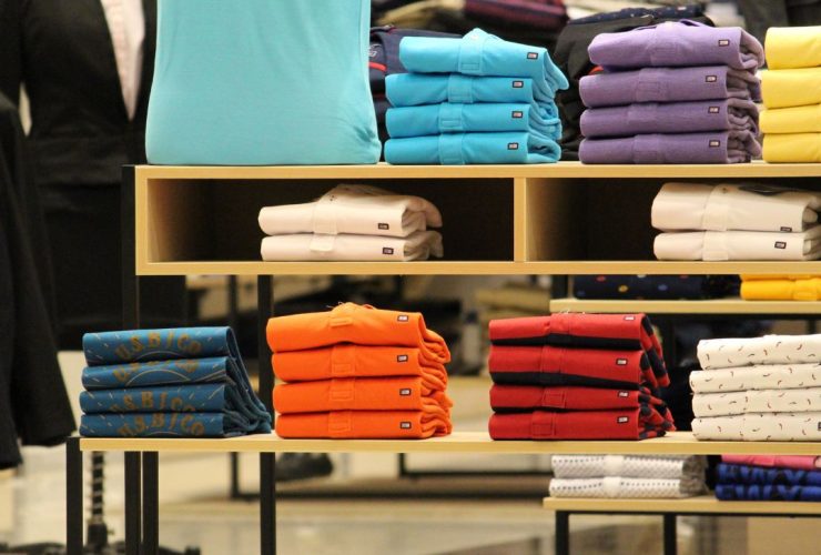 7 Warna Kaos Polos yang Cocok untuk Semua Kulit